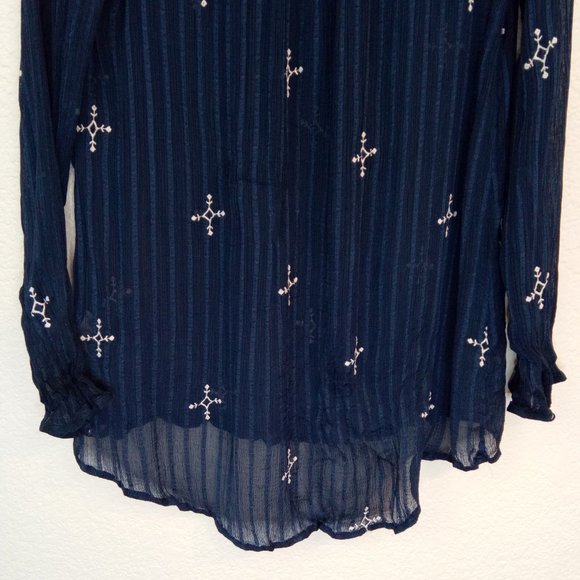 Lucky Brand Navy Sheer Embroidered Hi-Low Top M - Picture 13 of 13